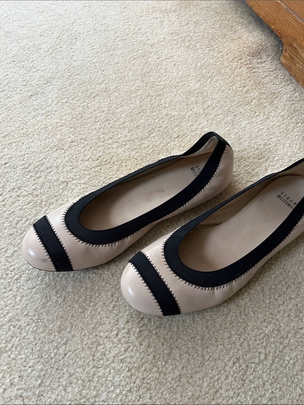 Stuart Weitzman Givable.. flats size 9